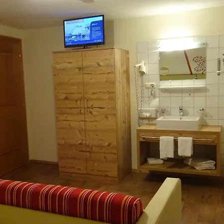 Haus Zangerl Inkl Sommer-karte Premium Konukevi Sankt Anton am Arlberg