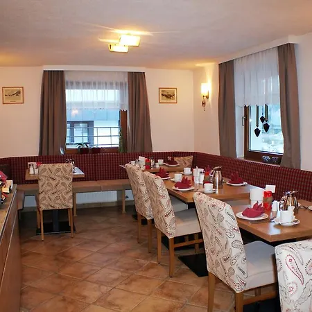 Haus Zangerl Inkl Sommer-karte Premium Konukevi Sankt Anton am Arlberg